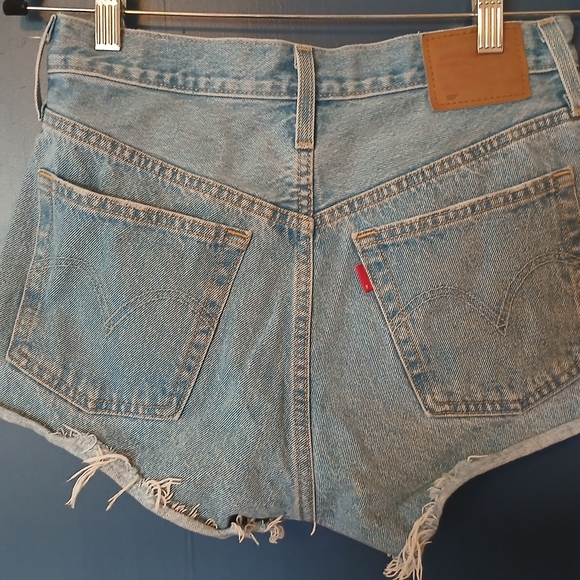Levi's 501 Light Blue Denim Button-Fly Cutoff Shorts, size small - Picture 5 of 11